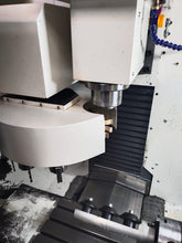 Load image into Gallery viewer, VMC425 Cnc Milling Machine For Metal With Bt30 Belt Spindle With Automatic Tool Changer

