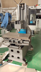 VMC425 VMC430 Cnc Milling Machine For Metal With Bt30 Belt Spindle With Automatic Tool Changer