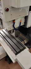 Cargar imagen en el visor de la galería, Tabletop 3 axis VMC420 Atc Cnc Milling Machine For Metal

